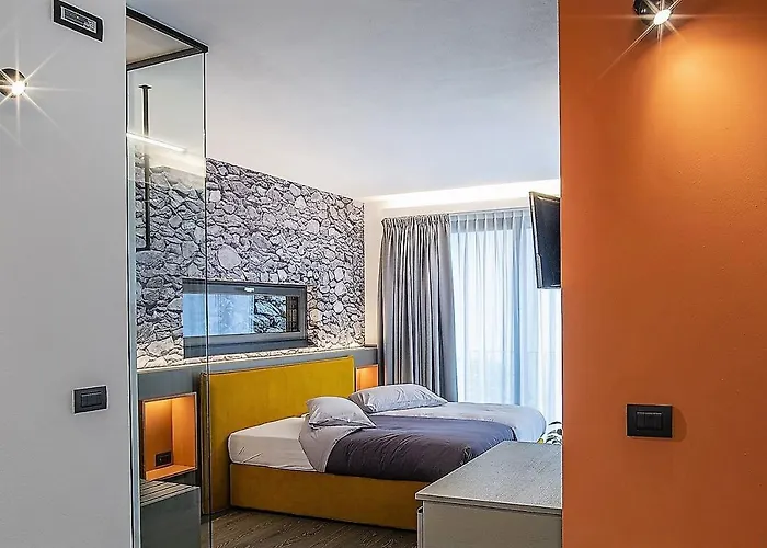 Cà Rossa - Experience Suite Alojamento de Acomodação e Pequeno-almoço Sondrio